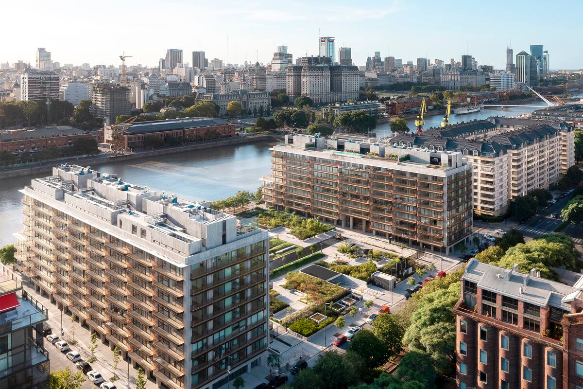 Oceana Puerto Madero se compone de dos edificios paralelos de ocho pisos, con vistas al dique y a una plaza central de valor distintivo. Foto: Javier Agustín Rojas