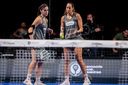 Ocho años debieron aguardar las mujeres para protagonizar un torneo internacional de pádel en Argentina; la etapa de grupos ofrecerá un choque entre las parejas números 1 y 2 del mundo.