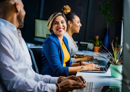 Ocho de cada 10 estadounidenses han tenido una relación con alguien que conocieron en su trabajo. (Pexels)