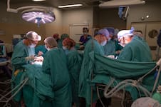 Hay más activos de los que se creía por arriba de los 65 años y menos por debajo de esa edad