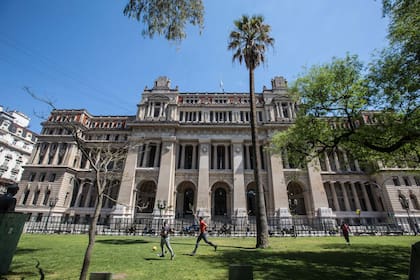 "Ocho propuestas para un sistema judicial más eficiente" es el nombre del documento presentado por AmCham, IDEA y el Colegio de Abogados de la Ciudad de Buenos Aires