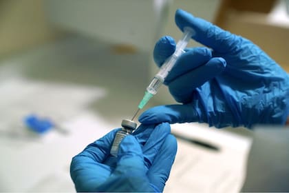 Ocho trabajadores de un hogar de ancianos recibieron cinco veces la dosis recomendada de la vacuna de BioNTech-Pfizer