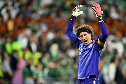 Ochoa destacó que defender la camiseta de México representó la mayor responsabilidad de su carrera, simbolizando los sueños de millones de aficionados