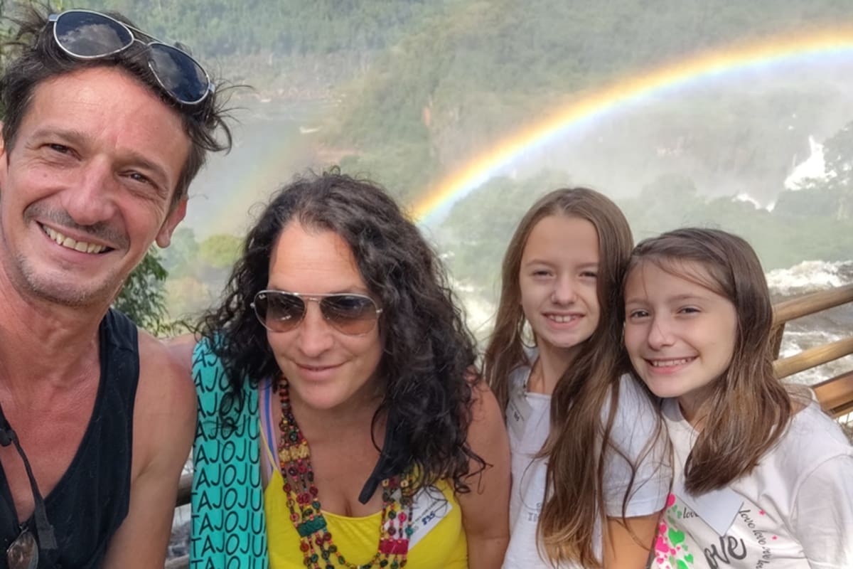 20 años juntos. Octavio Borro y Julieta Fazzari formaron una sólida familia y tiene dos hijas, Nina y Mila