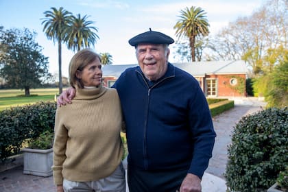 Octavio Caravallo, ex presidente de Bunge & Borg, con su mujer, Inés de Carabassa