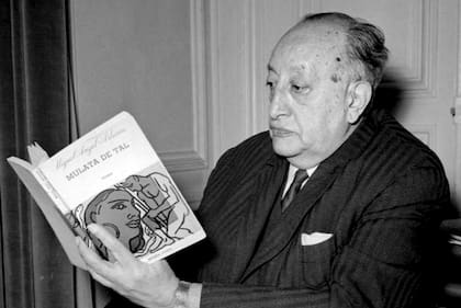 Asturias ganó el premio el año en que García Márquez publicó "Cien años de soledad".