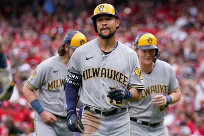 OF de Brewers, Blake Perkins, presenta fractura en espinilla y se perderá inicio de temporada