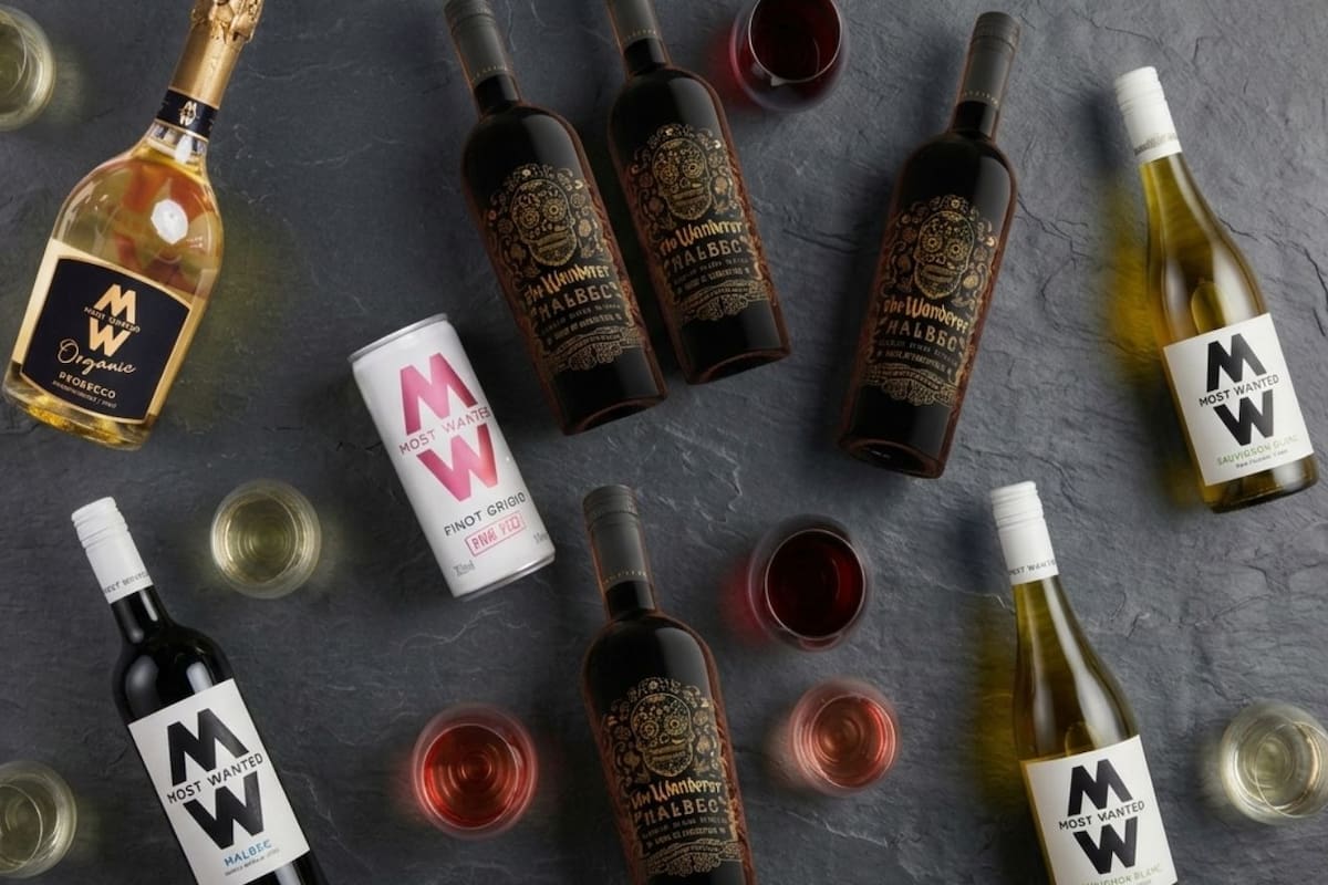 Off Piste es una de las principales distribuidoras de vinos del Reino Unido y lidera el ascendente negocio del vino en lata con la marca Most Wanted