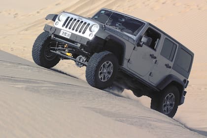 Off-road. La arena es una de las mejores superficies para aprender las técnicas correctas para manejar un vehículo 4x4