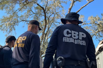 Oficiales de la CBP registraron al vehículo de forma más exhaustiva y encontraron drogas