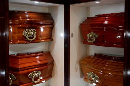 Los precios de los ataúdes pueden variar según el tipo de madera, el herraje y el diseño del modelo y algunos alcanzan el millón de pesos