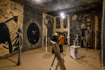 "Ofrenda propone una manera de habitar el espacio como si la arquitectura fuera un cuerpo que respira", señala la curadora de la muestra, Jimena Ferreiro