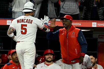 O'Hoppe y Moncada destacan en gran remontada de los Angelinos para vencer 8-3 a Azulejos