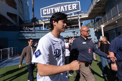 Ohtani no lanzará en el Clásico Mundial de béisbol, dice Dave Roberts, manager de Dodgers