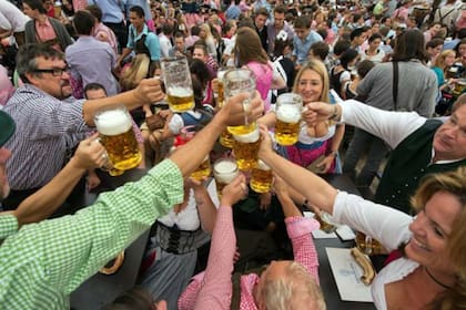 Beber cerveza, el motivo de la celebración bávara del Oktoberfest