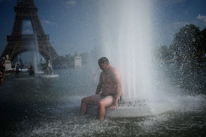 Ola de calor extrema en Europa: las morgues de París están desbordadas.