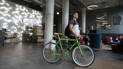 Otros amenities son un despacho colectivo, un restaurante e incluso un cine.