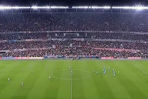 "Olé, Olé, Olé, Diego, Diego, Diego", el canto que sonó en el Monumental