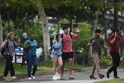Oleada de reportes falsos de tiroteos desata temor en las universidades de EEUU