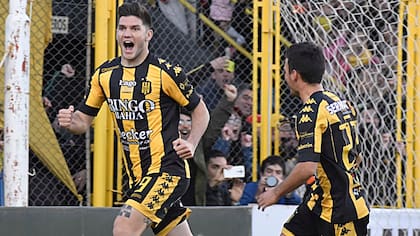 El festejo de Coniglio; Olimpo lucha por la permanencia