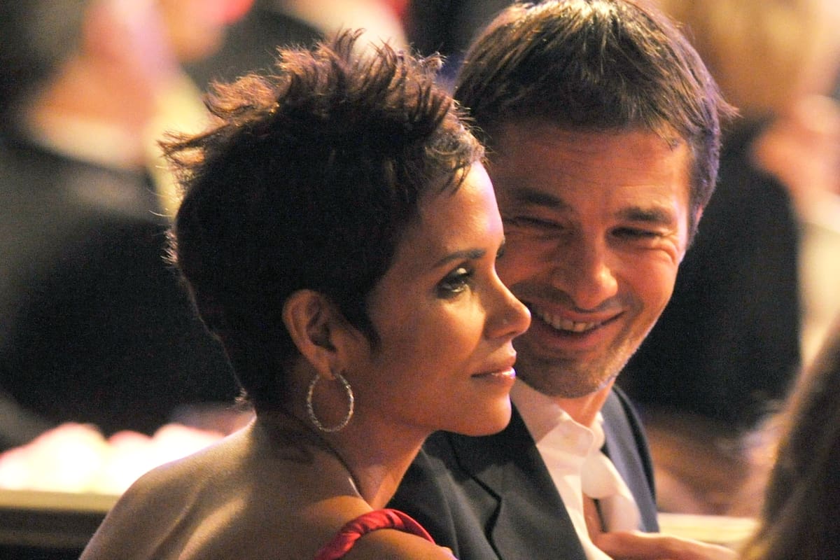 Oliver Martínez junto a Halle Berry en un cocktail en Beverly Hills