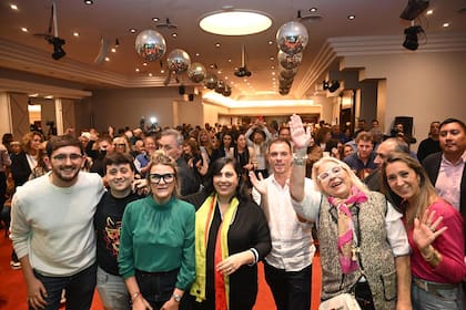 Elecciones en la Ciudad | “Nunca pudieron callarnos”, dijo Paula Oliveto en el cierre de campaña de la Coalición Cívica junto a Carrió