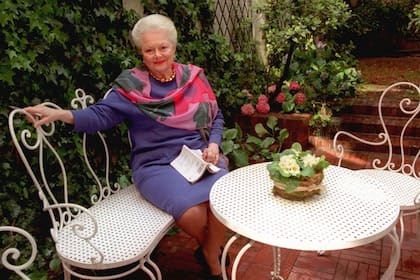 Olivia de Havilland en su casa de Paris en 1997