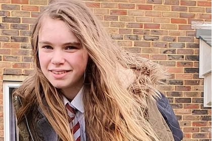 Olivia Maunder, de 15 años, de Bordon, Hampshire, antes de su enfermedad