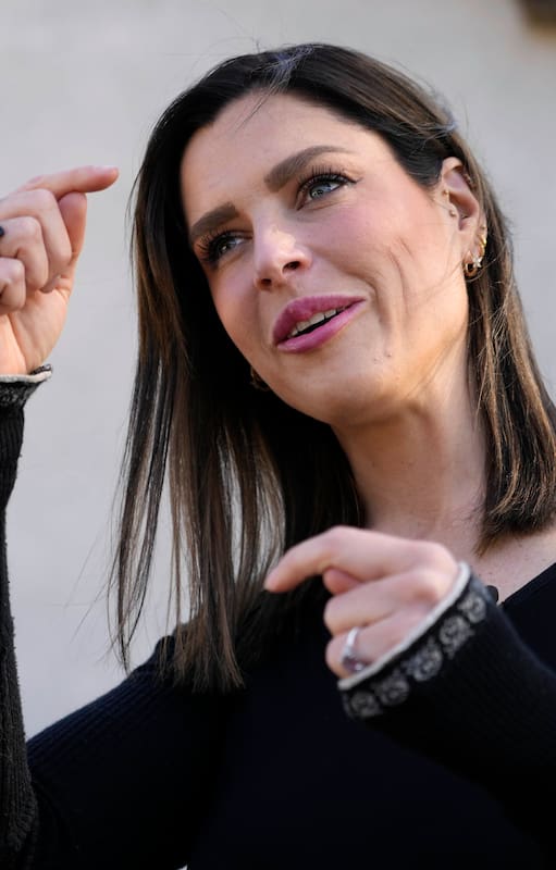 Olivia Maurel, nacida por gestación subrogada y opositora de esa práctica. (AP Foto/Gregorio Borgia)