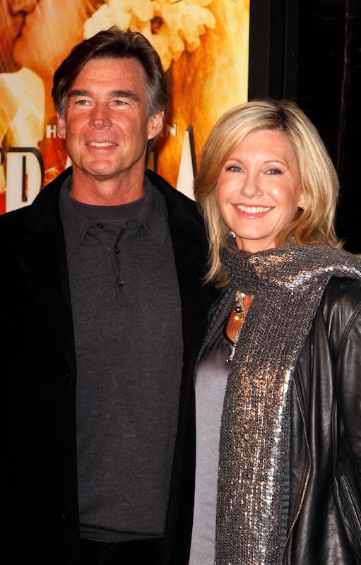 Olivia Newton-John fue cauta a la hora de mostrar una vida privada con parejas estables y una relación que terminó misteriosamente