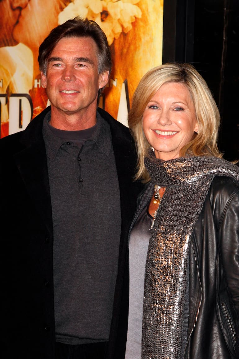 Olivia Newton-John fue cauta a la hora de mostrar una vida privada con parejas estables y una relación que terminó misteriosamente