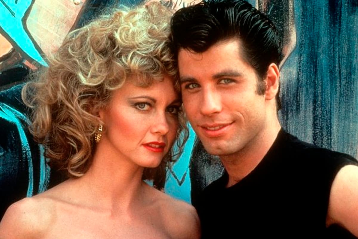 Olivia Newton-John y John Travolta en un poster promocional de la película "Grease" (1978)
