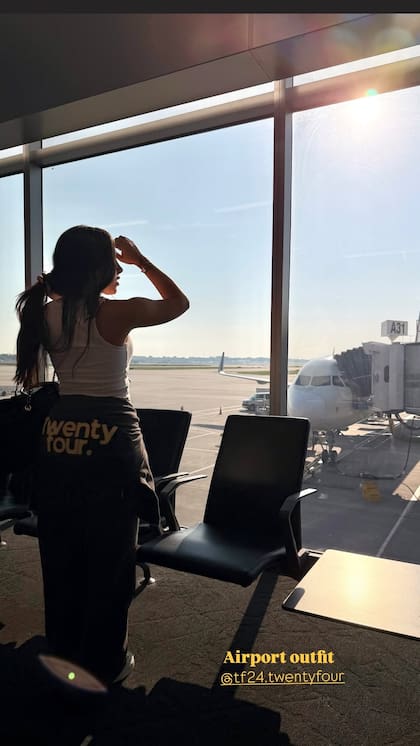 Olivia y Benjamín listos para embarcar hacia los Estados Unidos (Foto: Instagram/@valucervantes)