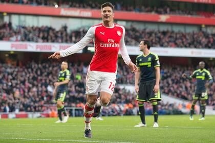 Olivier Giroud hizo los dos tantos para el triunfo del Arsenal