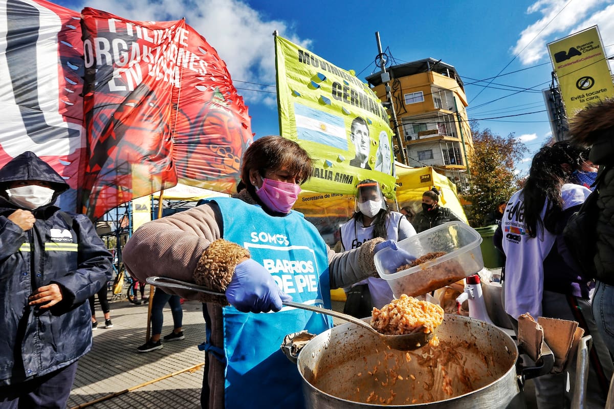 Olla Popular en la villa 31 organizada por la CTA, Barrios de Pie y el Frente Organizaciones en Lucha (FOL),