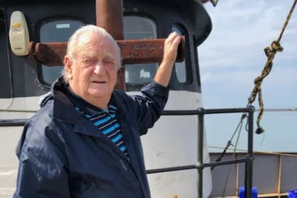 Olver asegura que encontró el ala de un avión comercial seis meses después de la tragedia del MH370 de Malaysia Airlines