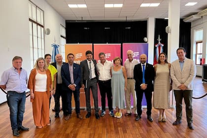 Omar Barletta, Laura Llopi (Coninagro), Marcela Fabrissin (Federación Agraria Argentina), Adalberto Saperdi (Coninagro), Marcelo Banchi (Federación Agraria Argentina), Maximiliano Pullaro, Juan Priott (Sociedad Rural Chañar Ladeado), Sara Gardiol (Gardiol, presidente de Carsfe), Rafael Aleman (Sociedad Rural de San Cristóbal), Gustavo Puccini, Soledad Diez de Tejada (Sociedad Rural Argentina por Santa Fe) e Ignacio Mántaras