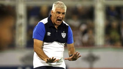 De Felippe en acción, al frente de Vélez, al que dirigió en la temporada 2016/2017.