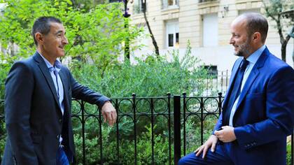 Omar Galdurralde, que deja la titularidad del Instituto de Lotería y Casinos bonaerense, con Martín Insaurralde