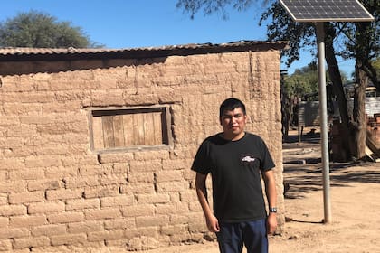 Omar Gutiérez vive en Misión Chaqueña, en Salta, y denuncia abusos por parte de las autoridades