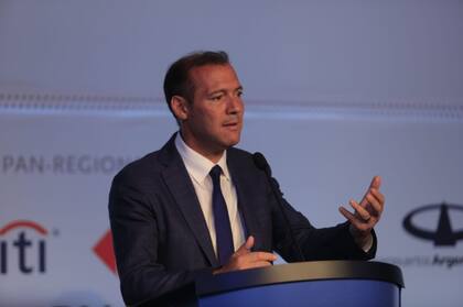 Omar Gutiérrez, gobernador de Neuquén, apuntó contra el congelamiento de los precios del combustible