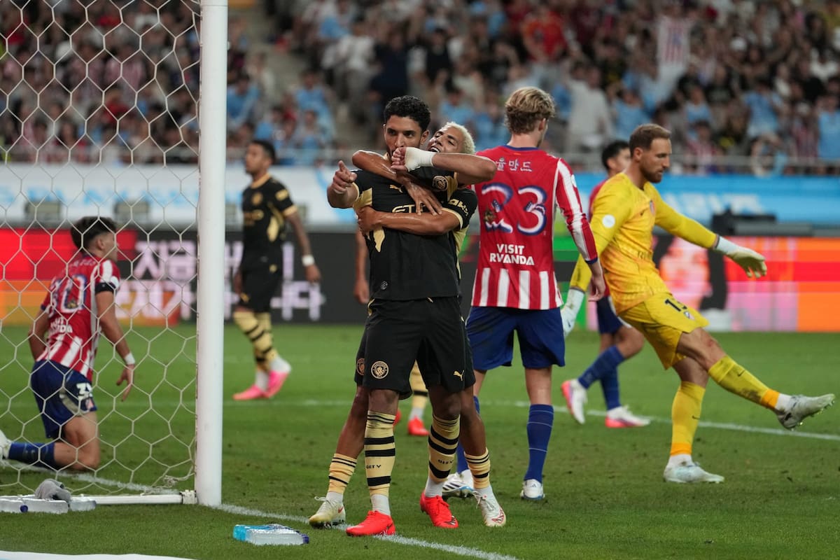 Omar Marmoush, delantero de Manchester City, celebra uno de los goles que convirtió ante Atlético de Madrid en Seoul