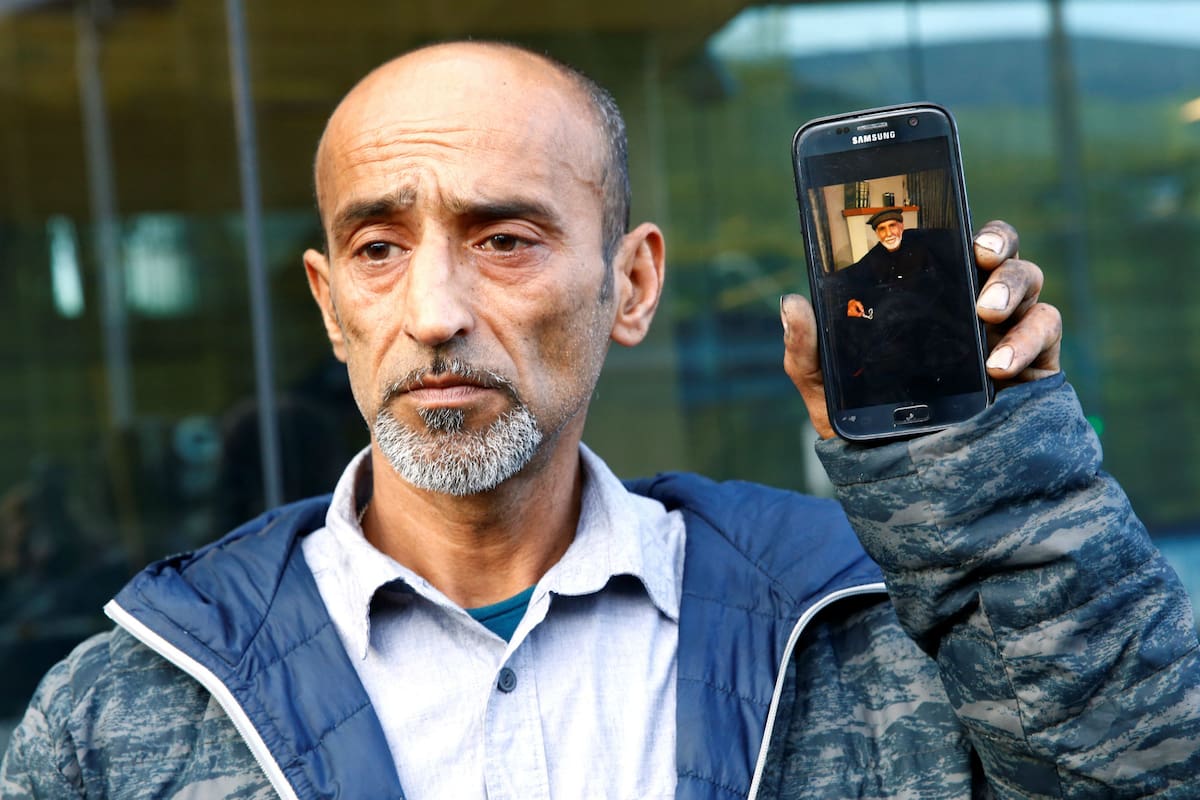 Omar Nabi, recuerda ante la prensa a su padre, la primera víctima identificada en la masacre