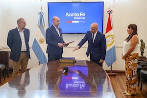 Omar Operotti le tomó juramento a Claudio Brilloni