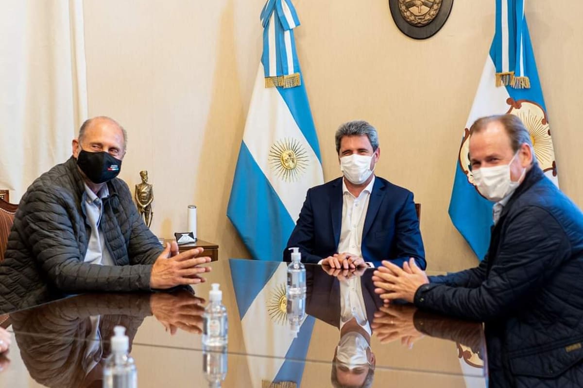 Omar Perotti, Sergio Uñac y Gustavo Bordet se reunieron en San Juan, donde jugó la selección argentina