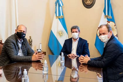 Omar Perotti, Sergio Uñac y Gustavo Bordet se reunieron en San Juan, donde jugó la selección argentina