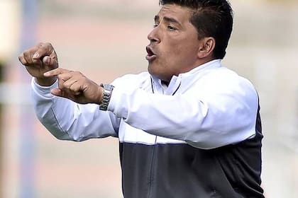 Omar Turco Asad dirijiendo San José de Oruro.
