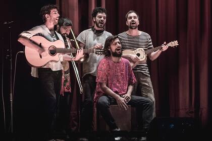 Onda Vaga como en los viejos tiempos: la banda dio un miniset desenchufado en el Gran Rex por sus diez años de carrera