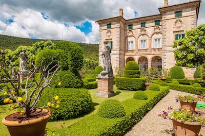 Construida en 1678 para el cardenal Flavio Chigi, sobrino del papa Alejandro VII, la villa cuenta con siete capillas