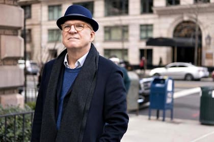 Steve Martin es mucho más que un comediante: además de guionista, dramaturgo y músico de bluegrass, tiene varias novelas y libros de relatos publicados. Only Murders in the Building no es ni mucho menos su primer roce con la TV, dado que comenzó en Saturday Night Live y, previamente, era un invitado habitual en los grandes shows cómicos de los 60 y 70